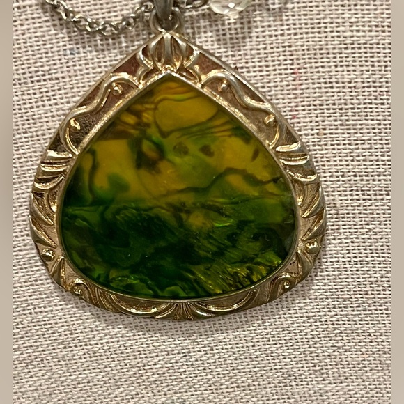 3/$10 Kenneth Cole abstract art resin green & yellow goldtone 2 strand necklace. - Picture 3 of 5